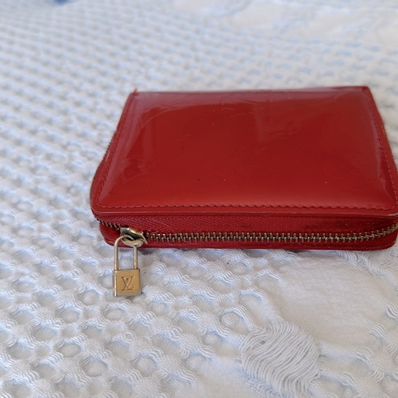 Authentic Louis Vuitton Vernis Zippy Coin Purse, red - Picture 4 of 13